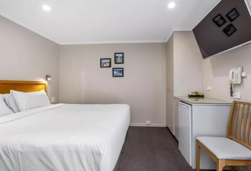 اتاق استاندارد با چشم‌انداز استخر, Apollo Bay Motel & Apartments, BW Signature Collection