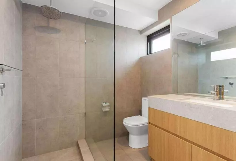 استودیوی استاندارد, Apollo Bay Motel & Apartments, BW Signature Collection