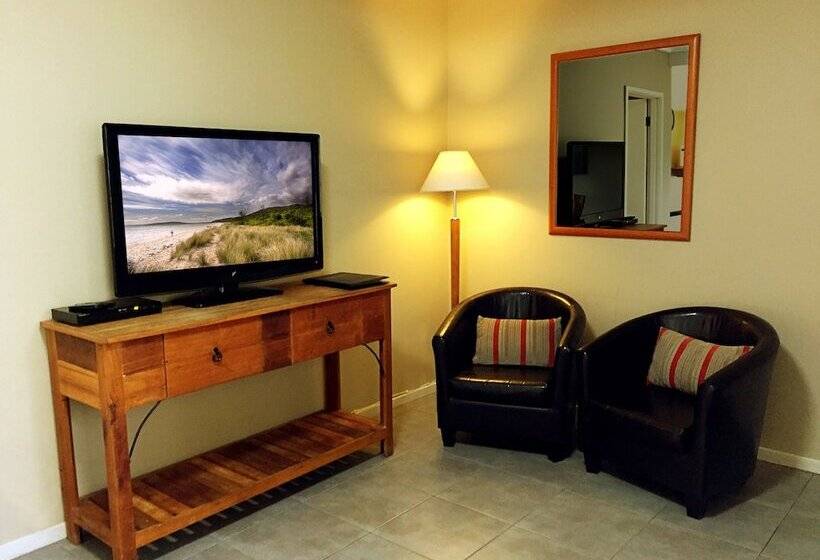 דירת שני חדרים, Admiral Motor Inn