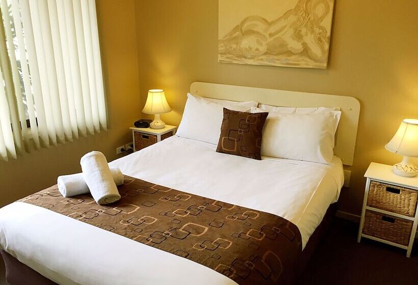 דירת שני חדרים, Admiral Motor Inn