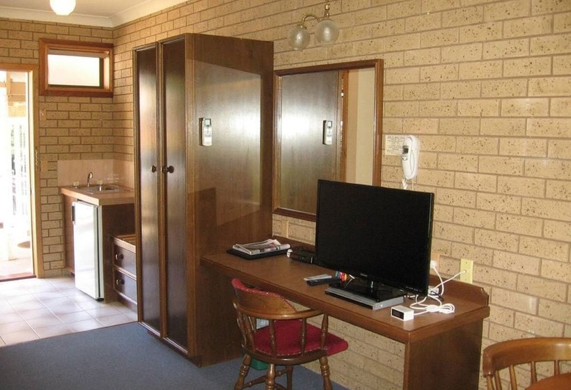 غرفة قياسية ثلاثية, Barrass's John Bright Motor Inn