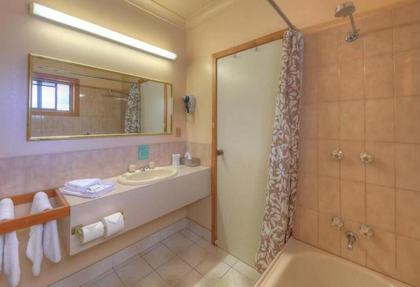 غرفة عائلية, Barrass's John Bright Motor Inn