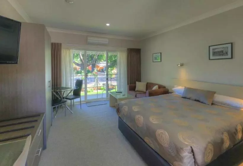 اتاق لوکس با بالکن, Barrass's John Bright Motor Inn