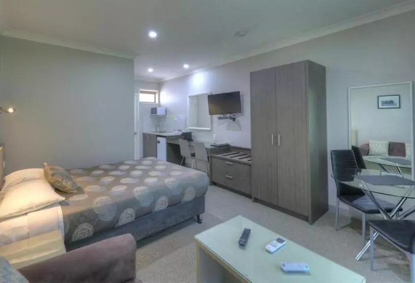 اتاق لوکس با بالکن, Barrass's John Bright Motor Inn