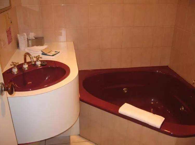 اتاق استاندارد با وان آب گرم, Barrass's John Bright Motor Inn
