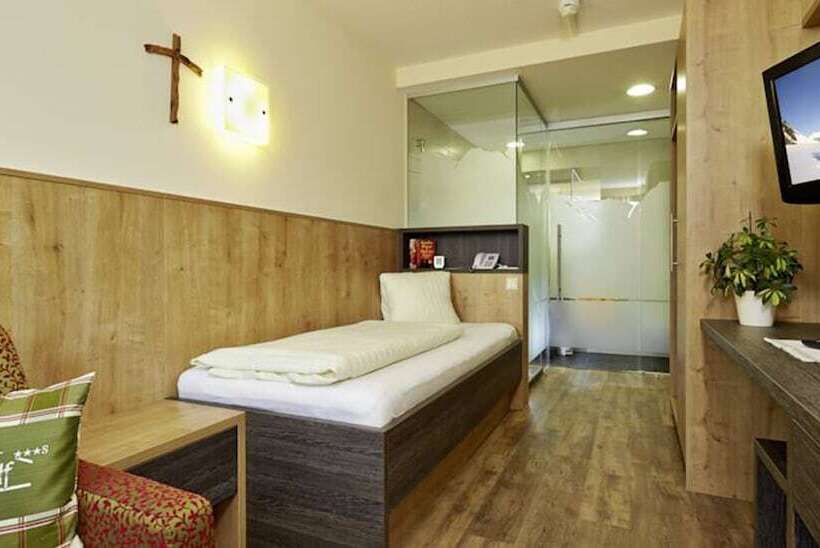 חדר אקונומי יחיד, Gundolf