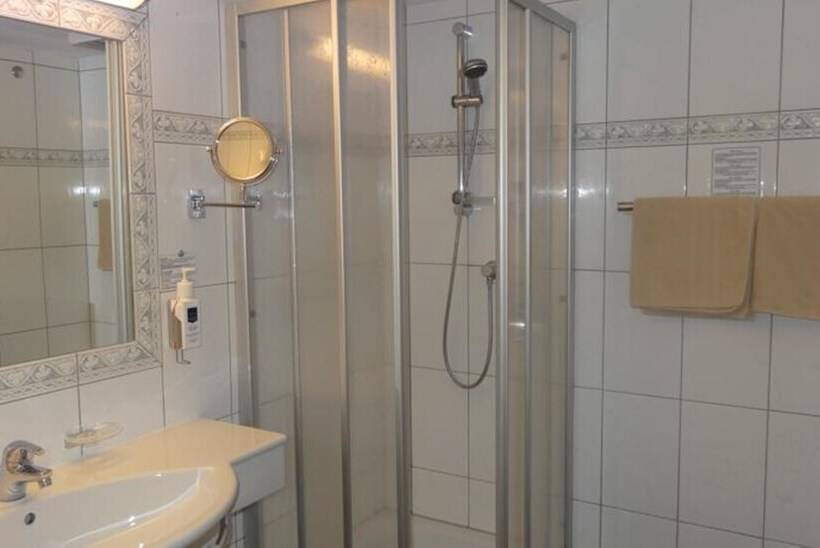 חדר סופריור, Gundolf