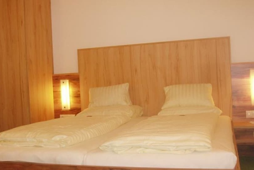 חדר אקונומי, Gundolf