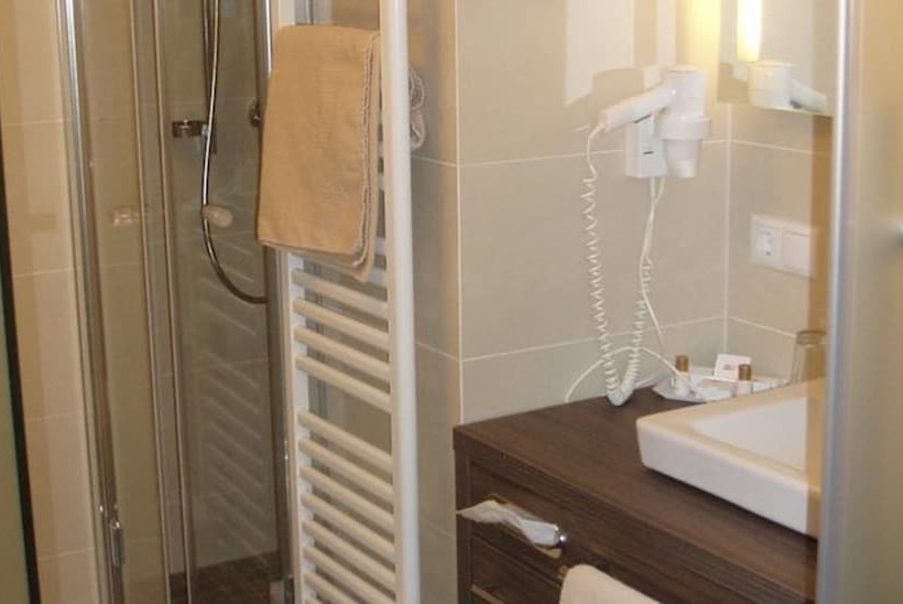 חדר אקונומי, Gundolf