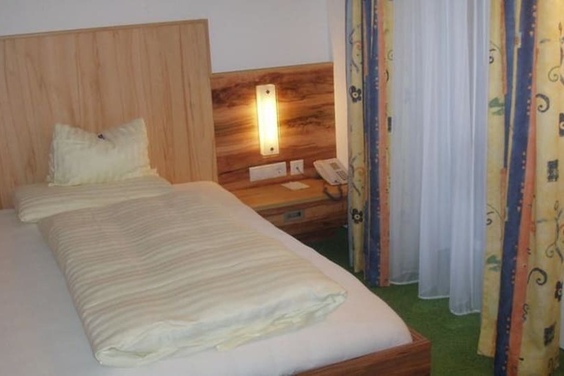 חדר אקונומי יחיד, Gundolf