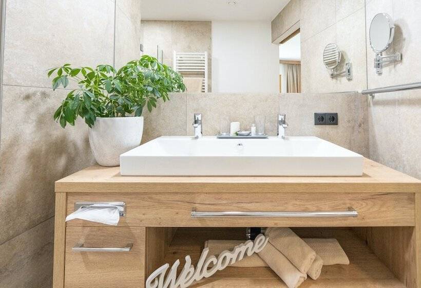 חדר סופריור, Gundolf