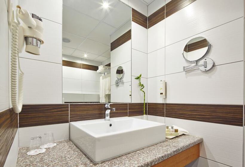 غرفة قياسية مطلّة علي الحديقة, Rogner Hotel Tirana