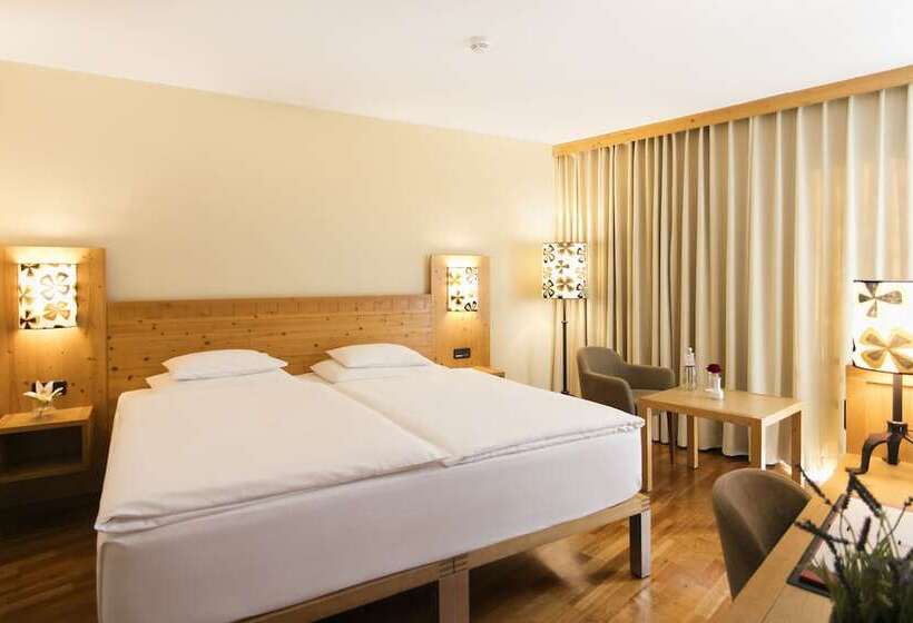 스탠다드 도시전망 룸, Rogner Hotel Tirana