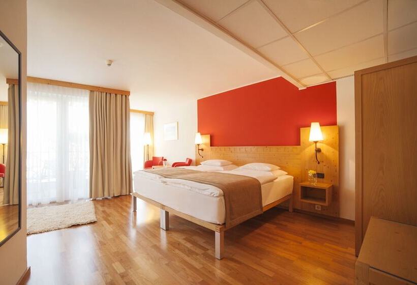 جناح جونيور مطل على الحديقة, Rogner Hotel Tirana