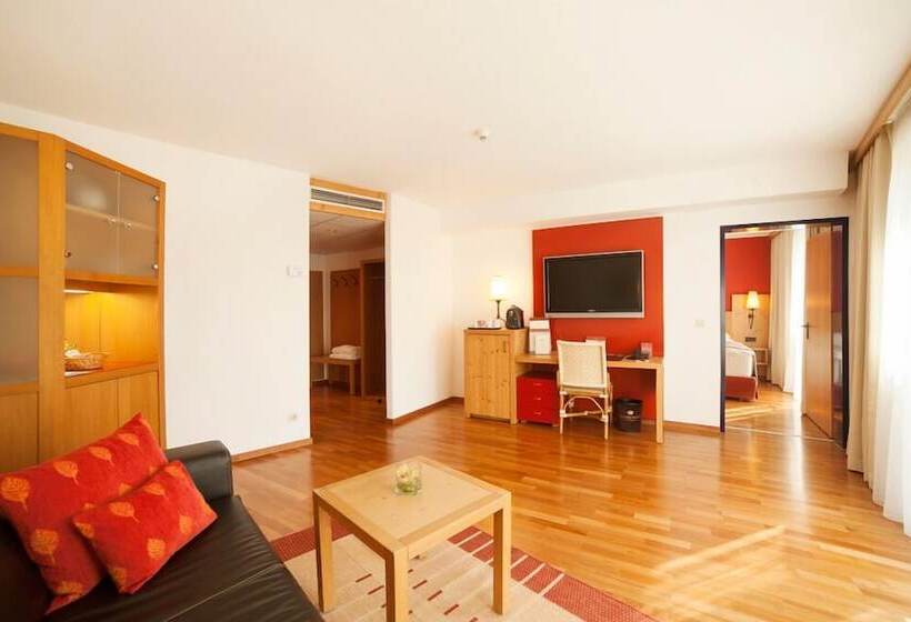 جناح جونيور مطل على الحديقة, Rogner Hotel Tirana