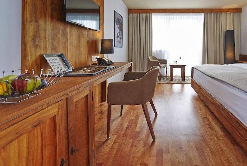 디럭스 룸 가든 전망, Rogner Hotel Tirana
