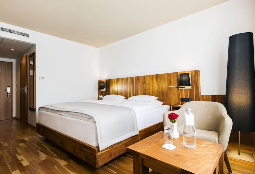 غرفة ديلوكس مطلّة علي الحديقة, Rogner Hotel Tirana