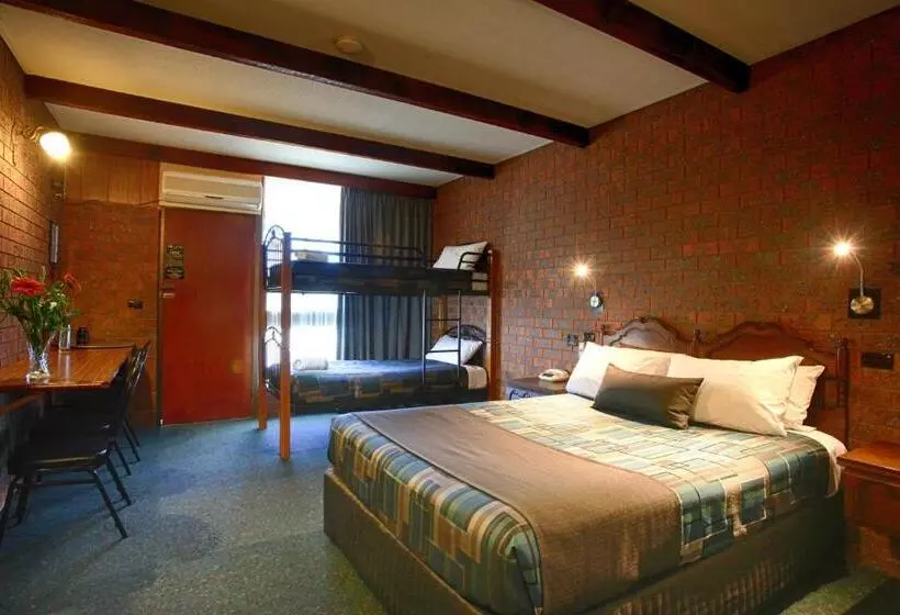 اتاق خانوادگی, Belltower Motor Inn