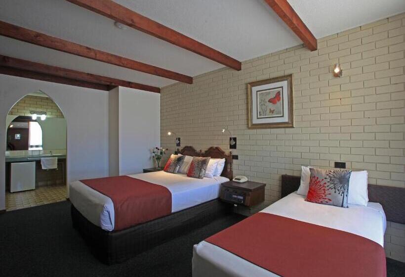 Номер Стандарт Трехместный, Belltower Motor Inn