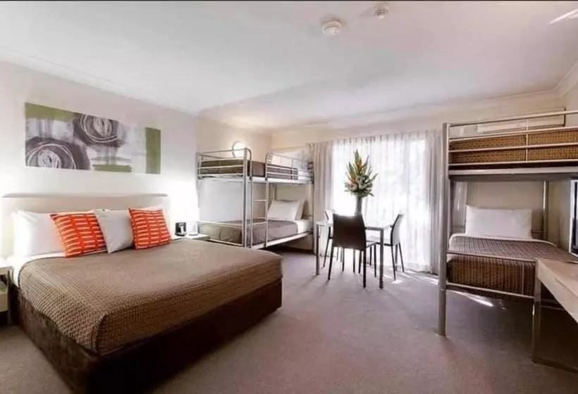 اتاق خانوادگی, Ibis Styles Canberra Tall Trees