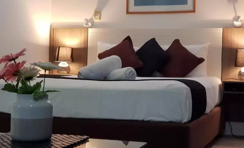 Studio Deluxe, Reef Palms