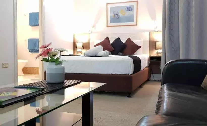 Studio Deluxe, Reef Palms