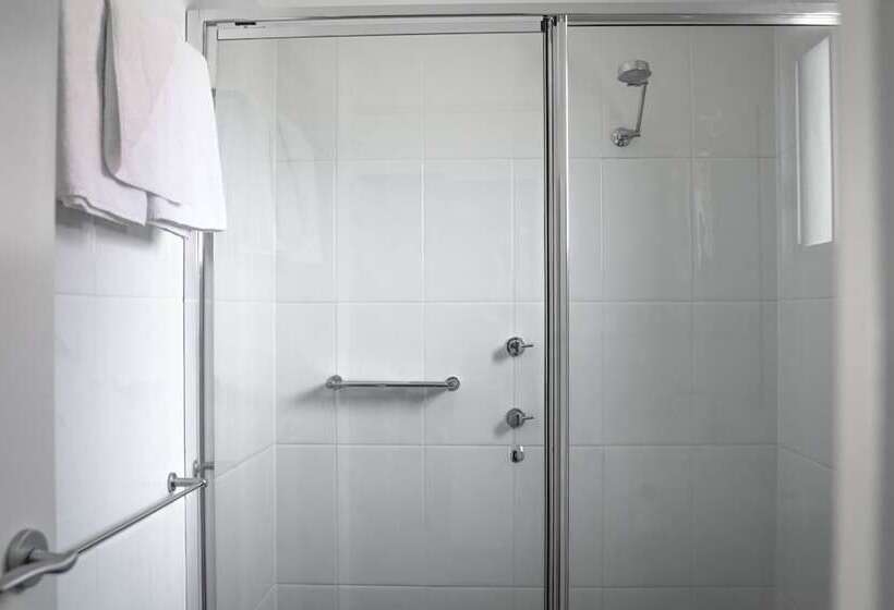 اتاق سوپریور, The Charles Boutique Hotel & Dining