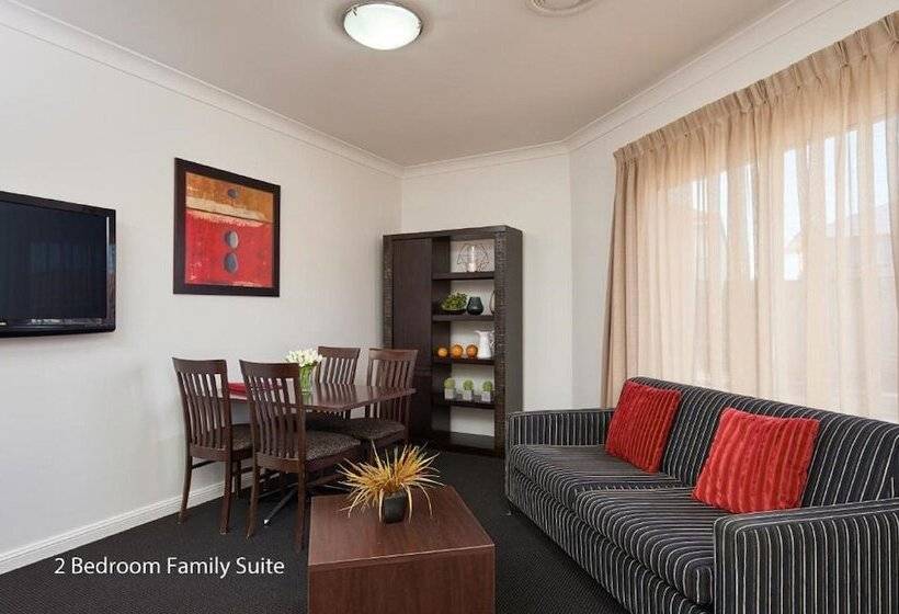 سوییت خانوادگی, The Charles Boutique Hotel & Dining