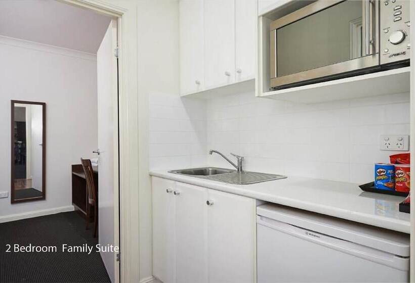 سوییت خانوادگی, The Charles Boutique Hotel & Dining