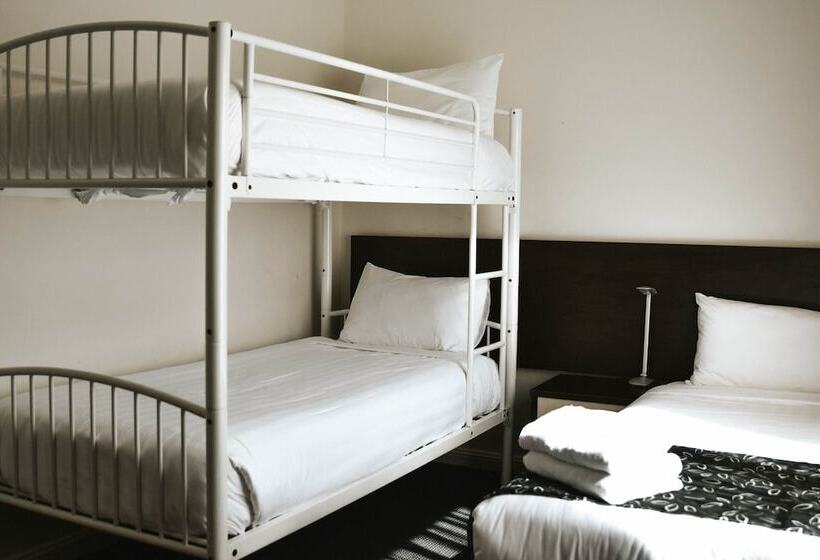 سوییت خانوادگی, The Charles Boutique Hotel & Dining