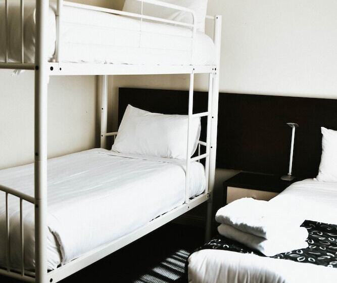 سوییت خانوادگی, The Charles Boutique Hotel & Dining