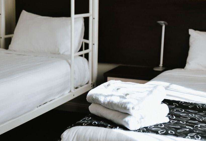 سوییت خانوادگی, The Charles Boutique Hotel & Dining