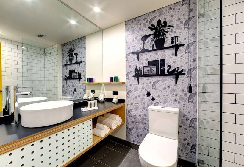 اتاق لوکس, Atura Albury