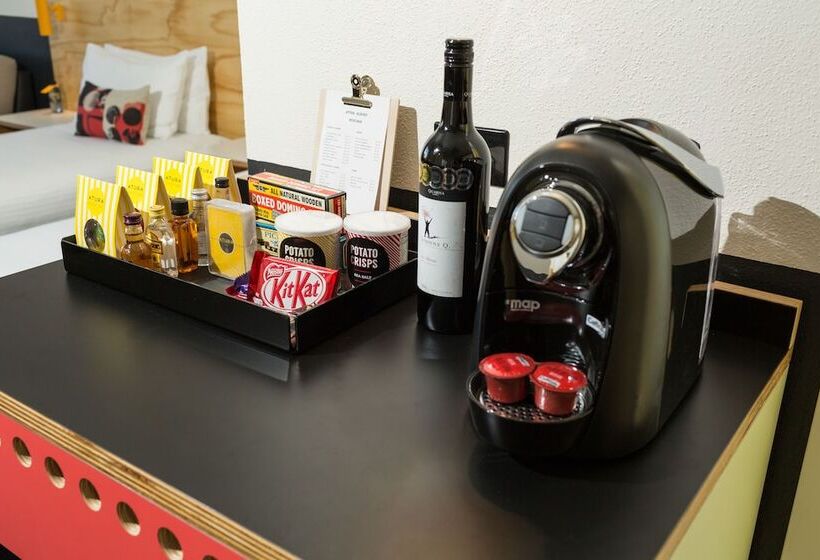 اتاق لوکس, Atura Albury