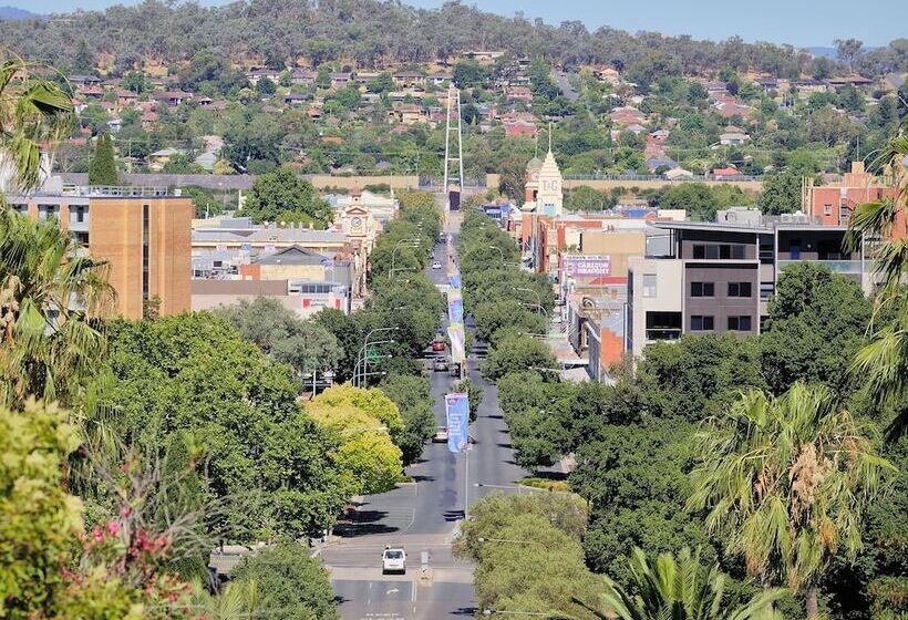 اتاق لوکس, Atura Albury