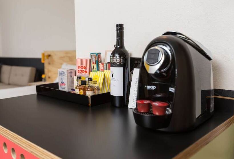 اتاق لوکس, Atura Albury