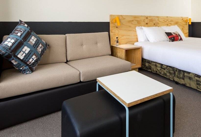 اتاق لوکس, Atura Albury