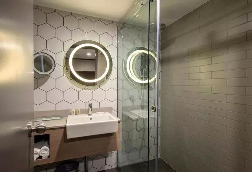 キングサイズベッドのデラックスルーム, Crowne Plaza Alice Springs Lasseters, An Ihg