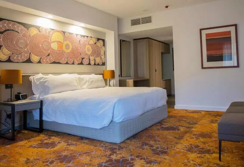 キングサイズベッドのデラックスルーム, Crowne Plaza Alice Springs Lasseters, An Ihg