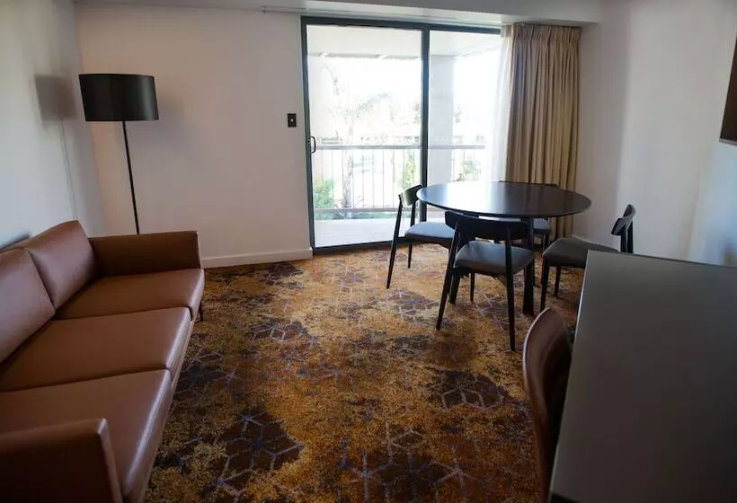スイート, Crowne Plaza Alice Springs Lasseters, An Ihg
