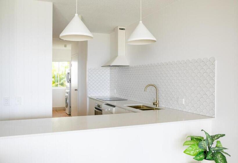 2 Bedroom Premium Apartment with Views, Noosa Crest Resort