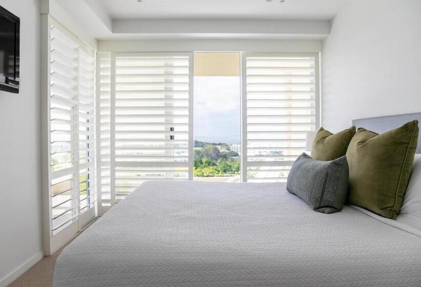 2 Bedroom Premium Apartment with Views, Noosa Crest Resort