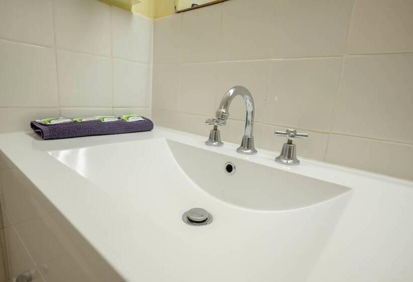 스탠다드 트리플 룸, Pioneer Station Motor Inn