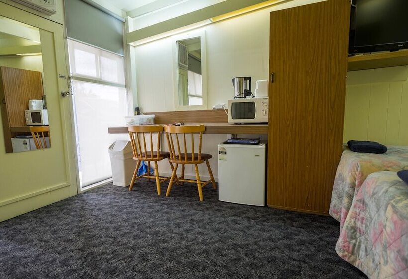 스탠다드 트리플 룸, Pioneer Station Motor Inn