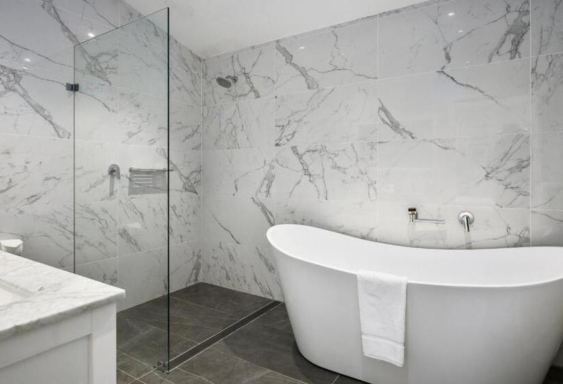 جناح, The Convent Hunter Valley