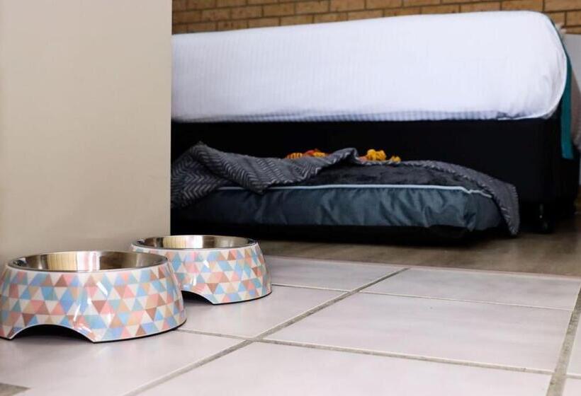 标准间, Kennedy Drive Airport Motel