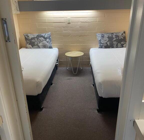 패밀리 룸, Mahogany Motel Warrnambool