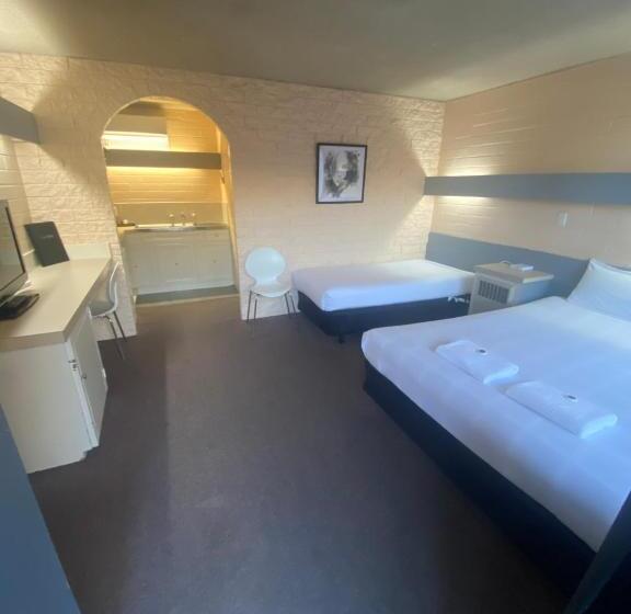 패밀리 룸, Mahogany Motel Warrnambool