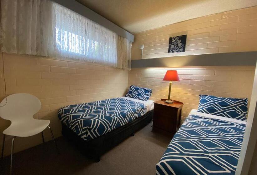 חדר משפחתי, Mahogany Motel Warrnambool