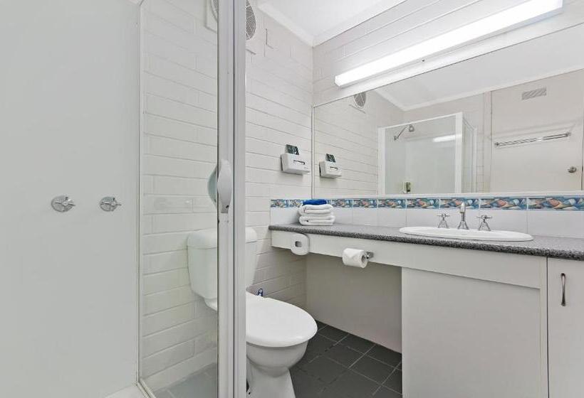 חדר משפחתי, Mahogany Motel Warrnambool